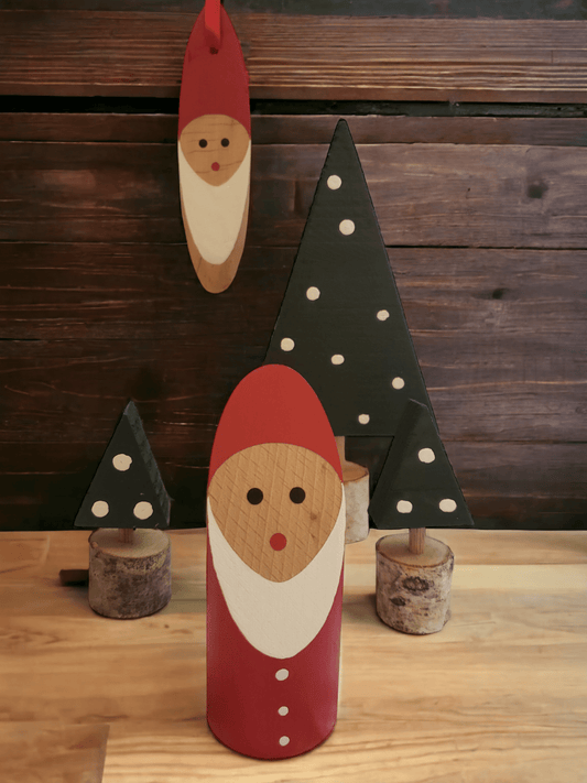 Petit père Noël en bois sculpté et peint à la main